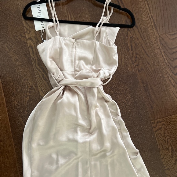 Saints and secrets Champagne dress $68.95 new with tags size x small - Picture 5 of 7